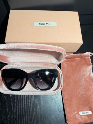 Gafas de Sol Miu Miu Negras y Doradas