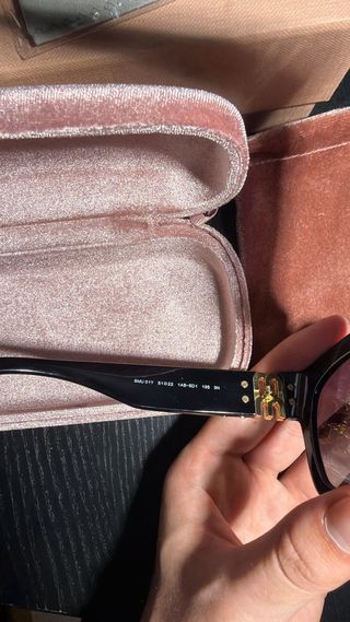 Gafas de Sol Miu Miu Negras y Doradas