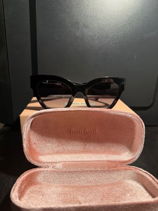 Gafas de Sol Miu Miu Negras y Doradas