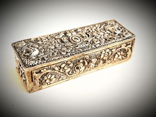 Caja - pastillero de plata antigua