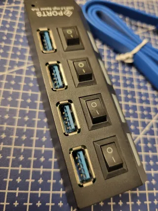 Hub USB 3.0 PORTS 4 Porte con Interruttori