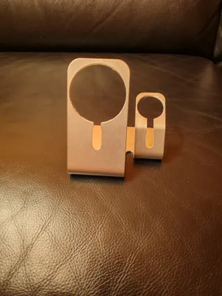 Soporte metálico para móvil