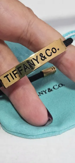 Pulsera Tiffany & Co. Negra y Dorada