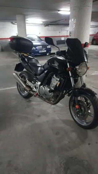 Honda CBF 500 Naked Negra