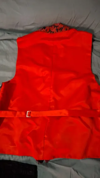 Traje de Huertano Rojo y Negro