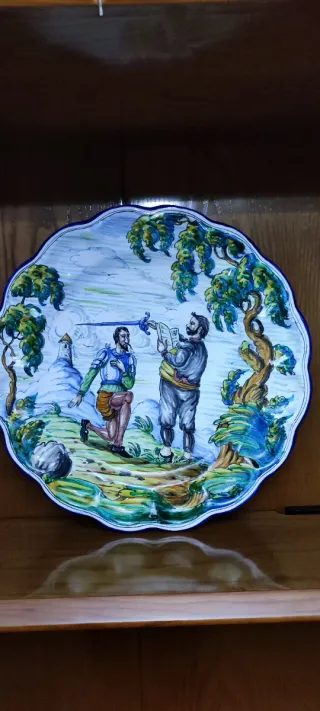 Plato pintado cerámica de Talavera.
