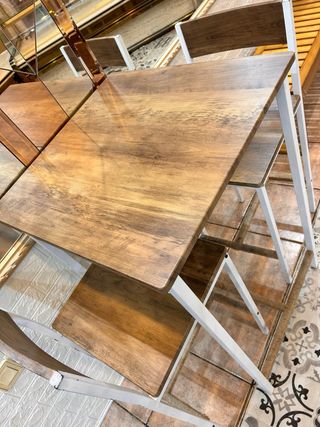 Mesa alta y 2 sillas madera y metal