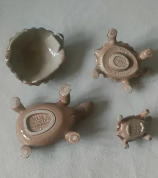 Tres figuras de Tortugas de Porcelana Inglesa