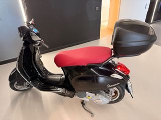 Vespa Primavera 125 Negra y Roja