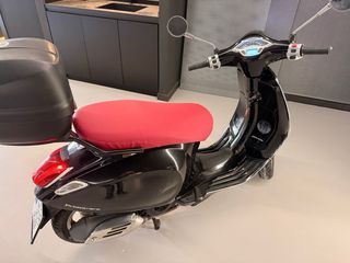 Vespa Primavera 125 Negra y Roja