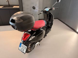Vespa Primavera 125 Negra y Roja