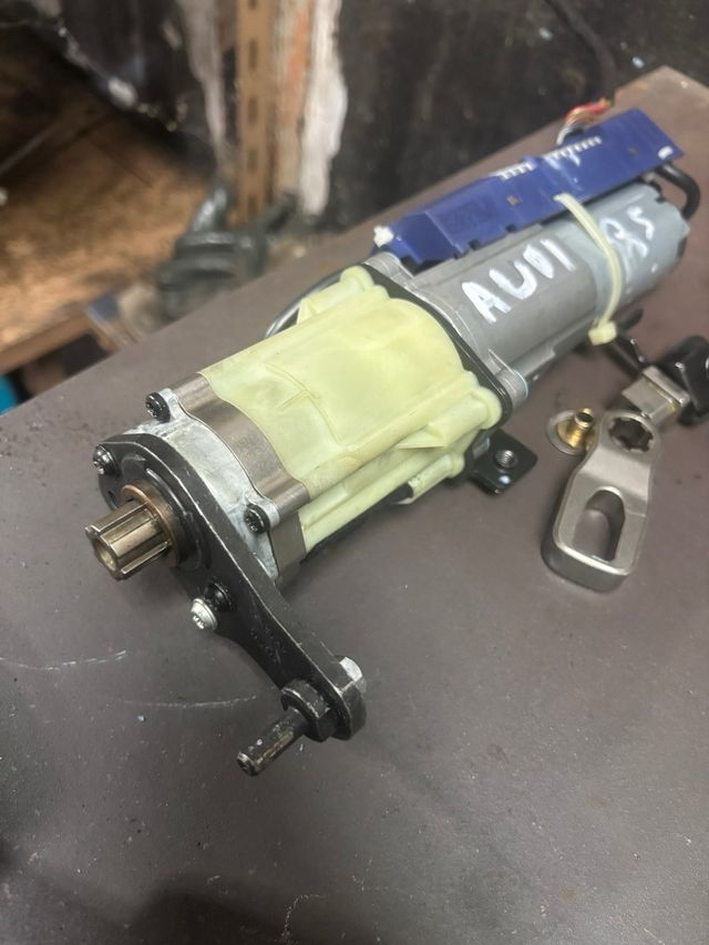 Motor portón trasero derecho audi q5 2012