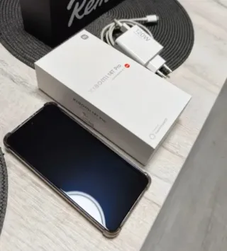 Xiaomi 14 T Pro 1TB, con funda y cargador de 120w.