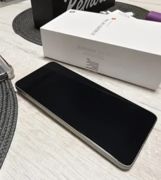 Xiaomi 14 T Pro 1TB, con funda y cargador de 120w.