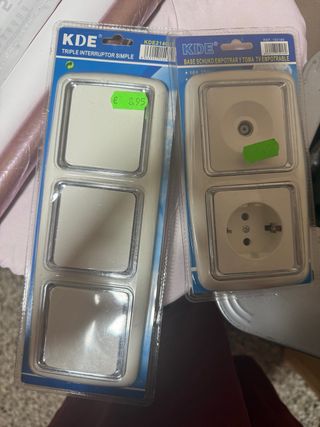 Pack 2 Interruptores y Enchufe KDE