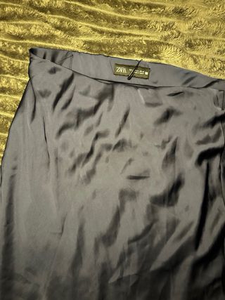 Falda midi Zara satinada azul marino Talla XL