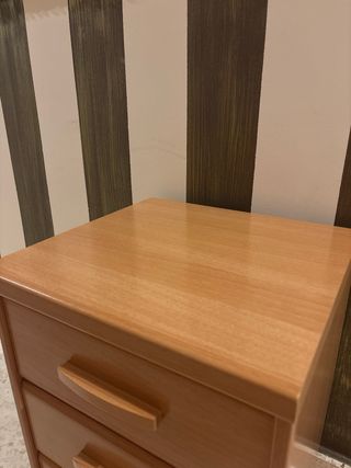 Preciosa mesita de noche vintage ( Madera)