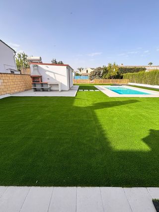 Venta e Instalación de césped artificial.