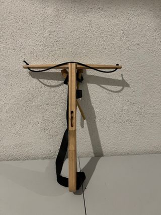 Ballesta de madera artesanal