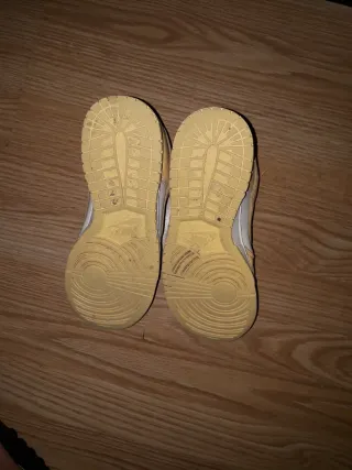 Zapatillas Nike niño blancas y amarillas