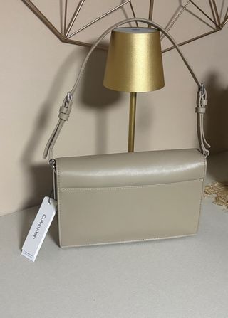 Calvin Klein Elongated Shoulder Bag – Nuova contag