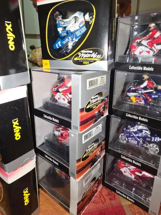 Coleção de Motos de Corrida em Miniatura