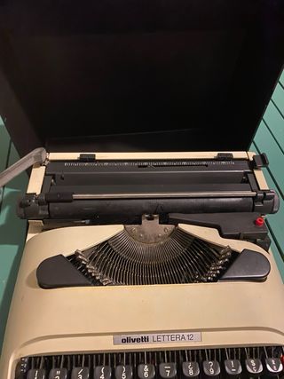 Máquina de escribir Olivetti Lettera 12
