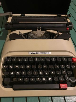 Máquina de escribir Olivetti Lettera 12