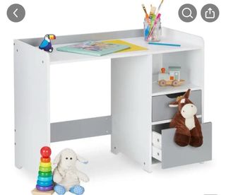 Escritorio blanco y gris con cajones