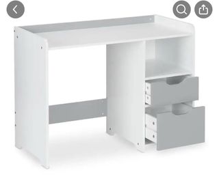 Escritorio blanco y gris con cajones