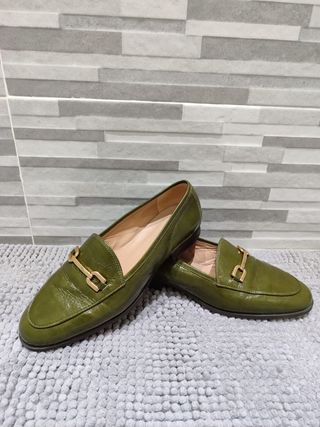 Mocasines Unida Verde con Hebilla Dorada