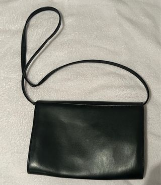Bolso negro de piel sintética