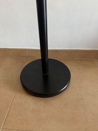Perchero de pie negro metal