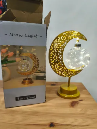 Candeeiro Lua Dourada com Luzes Formato Lua