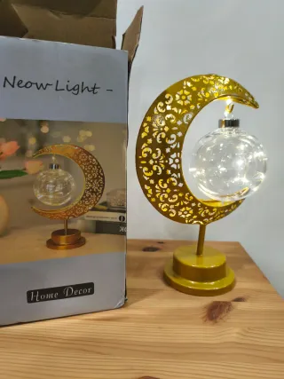 Candeeiro Lua Dourada com Luzes Formato Lua