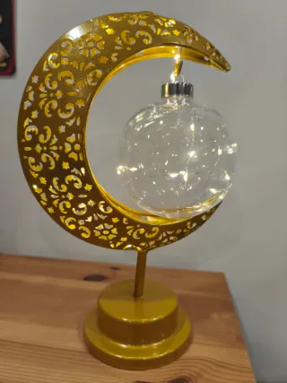 Candeeiro Lua Dourada com Luzes Formato Lua