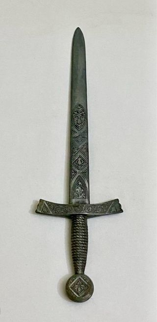 Lote Dos Abrecartas antiguos dorado tipo espada.