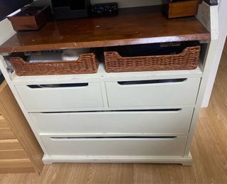 Mueble cambiador con cestas y cajones