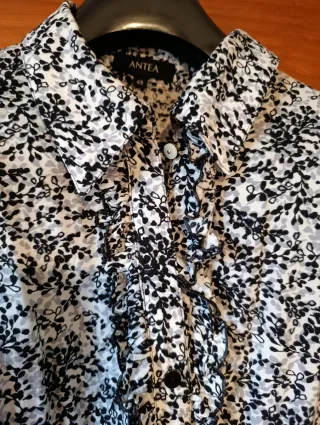 Camisa ANTEA flores blancas y negras talla 48