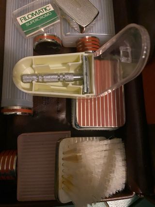 Neceser antiguo con accesorios