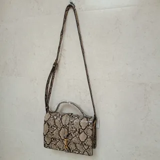 Mala senhora,nova, padrão cobra bege e castanho.