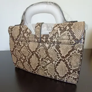 Mala senhora,nova, padrão cobra bege e castanho.