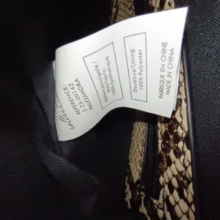 Mala senhora,nova, padrão cobra bege e castanho.