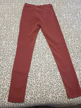 Pantalón pitillo rojo