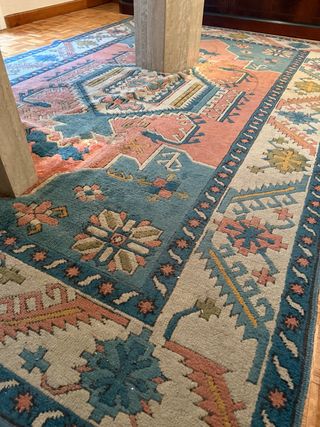 Alfombra grande lana azul y rosa