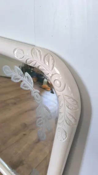 ESPEJO DE PARED DE MADERA CON DIBUJOS