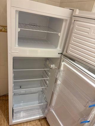 Nevera pequeña blanca ICE COOL