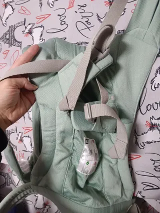 Mochila Ergobaby Embrace color verde menta