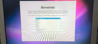 Lote de tablets, un MacBook y moviles.