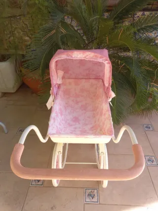 Coche de muñecas Daniela rosa